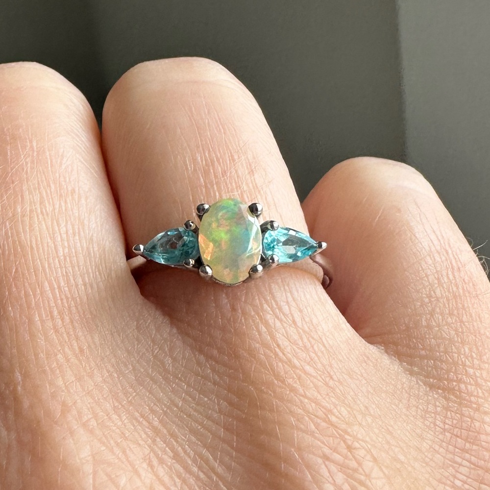 Size 7 gemstone ring NWT